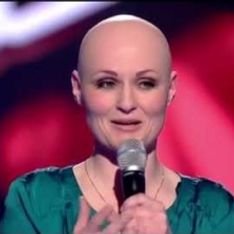 Elle souffre d'alopécie et met le feu au plateau de The Voice UK (Vidéo)