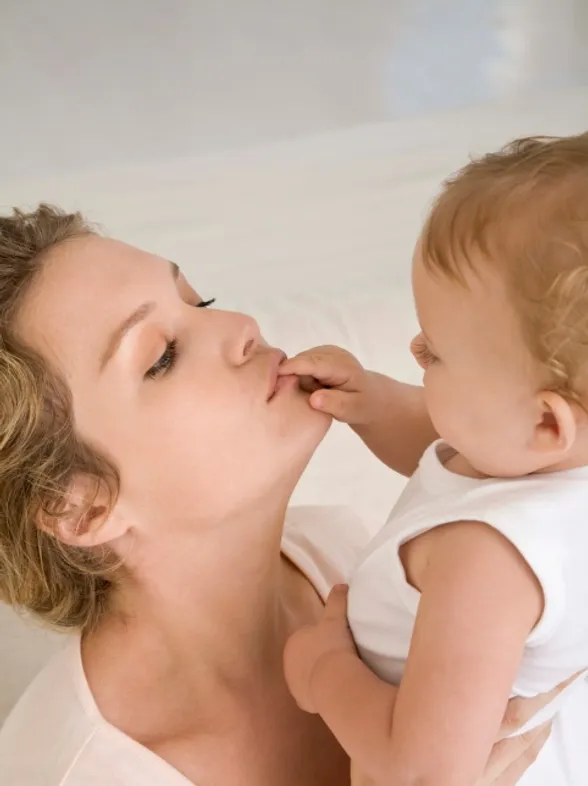Las mujeres que son madres más tarde podrían tener una mayor esperanza de vida