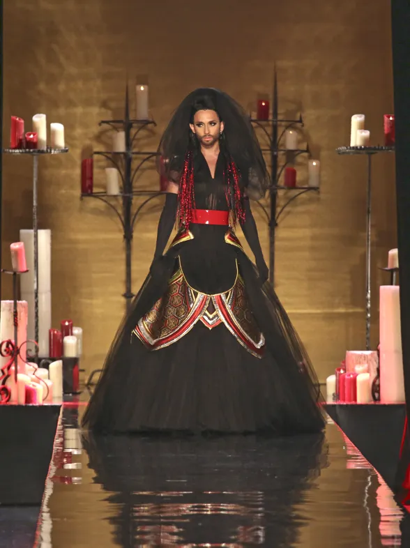 La diversidad se sube a la pasarela con Jean Paul Gaultier y Conchita Wurst