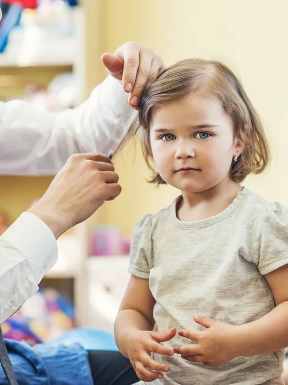 Papá, ¿me peinas? Los métodos más ingeniosos aptos para padres torpes