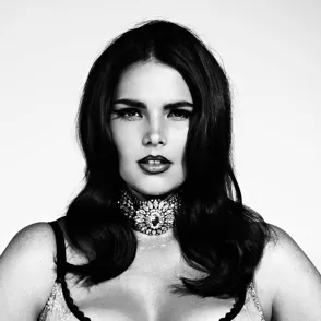 Candice Huffine, la primera modelo de tallas grandes que participará en el calendario Pirelli