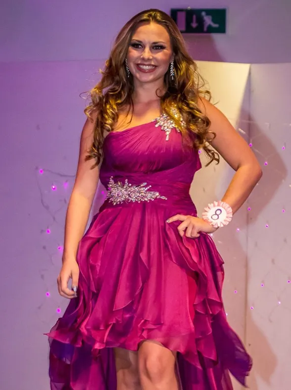 Una chica sufrió bullying en su adolescencia... ¡y ahora es reina de belleza!
