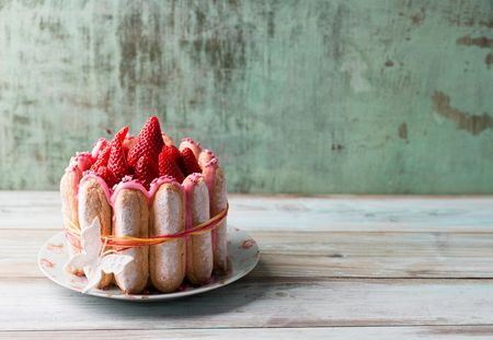 La charlotte aux fraises, un incontournable des desserts sans cuisson