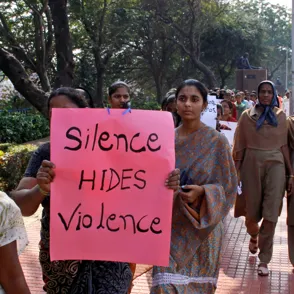 Una joven india corta el pene a su agresor sexual