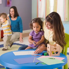 Tips van experten en getuigenissen van ouders over kinderen in de opvang