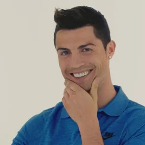 Cristiano Ronaldo, imagen en Asia de un extraño artilugio para hacer gimnasia facial
