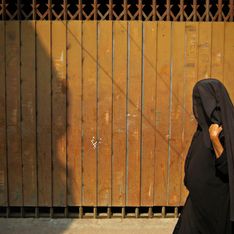 Un clérigo islámico aprueba espiar a mujeres desnudas