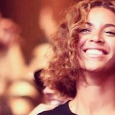 Beyoncé passe au carré flou (Photos)
