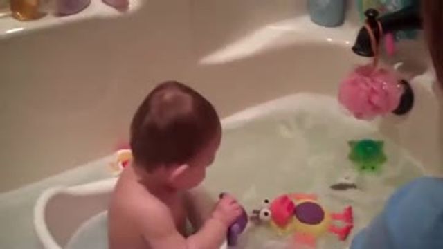 De 17 Mois Qui A Subitement Peur Du Bain