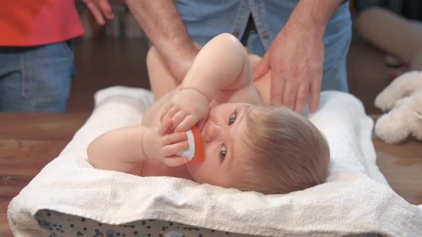 Les Bons Gestes Pour Le Massage De Bebe Doctissimo